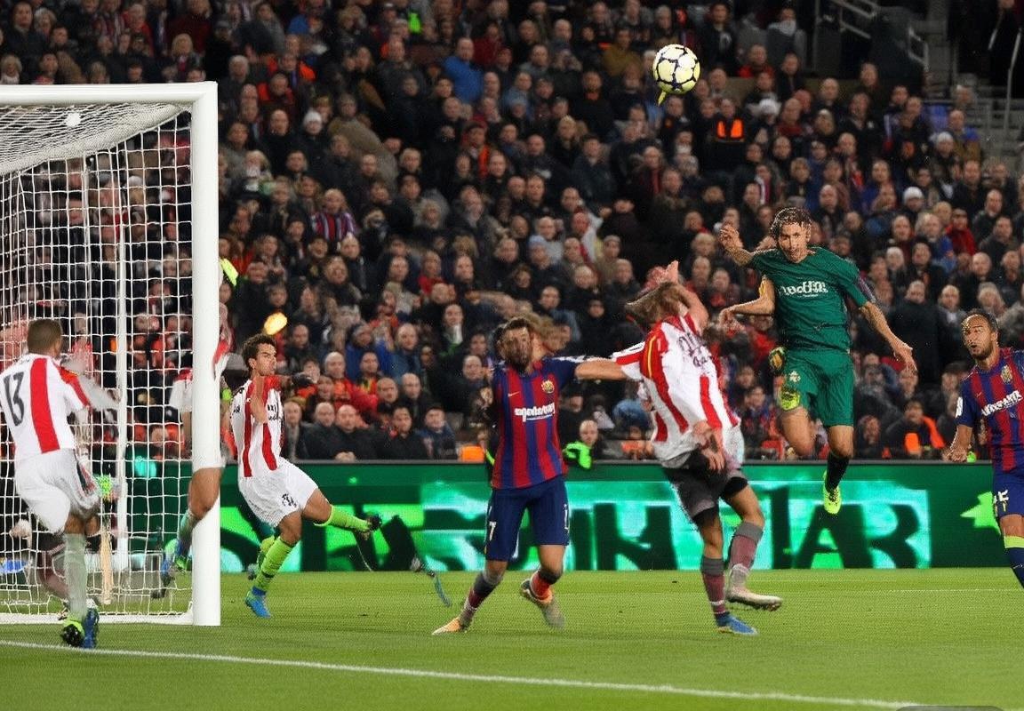 巴塞罗那VS PSV埃因霍温：欧洲联赛焦点战精彩回顾(图4)